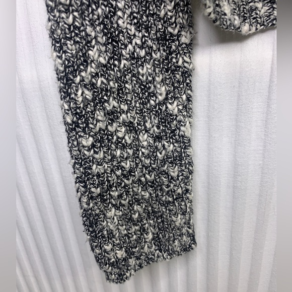 Express Cropped Sweater V-Neck Knit Black White Soft Size Small Cut Out Back - Picture 6 of 14